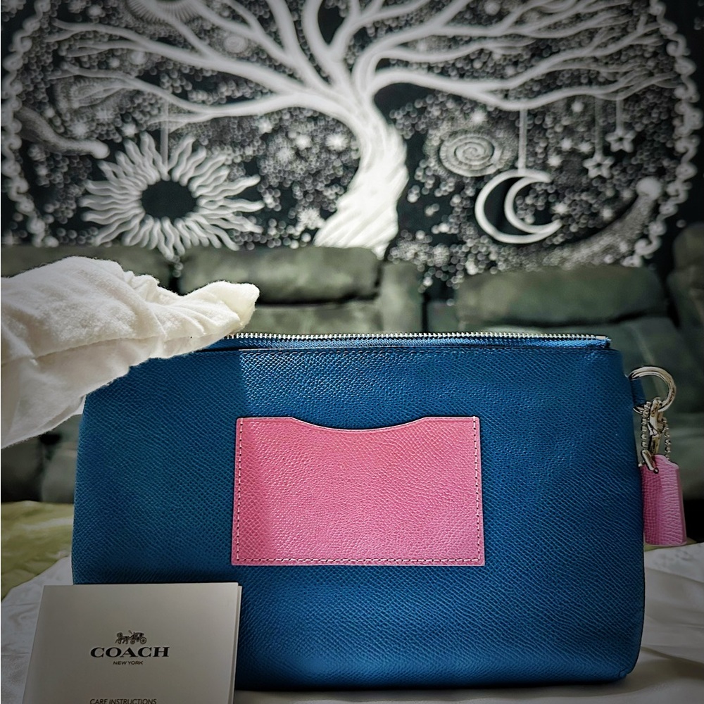 Coach Vibrant Blue Wristlet with Pink Accent new without tags - Picture 7 of 17